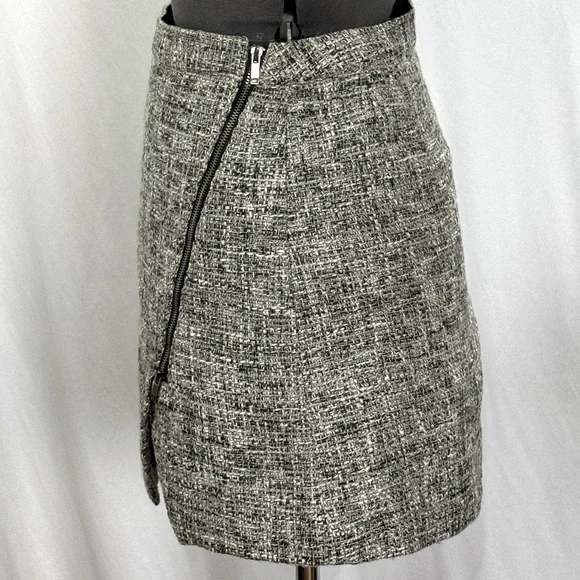 Banana Republic Grey Tweed Diagonal Zip Mini Skirt Size 0 - Picture 5 of 10